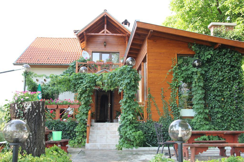 Orehite Guest House ซาโมคอฟ ภายนอก รูปภาพ